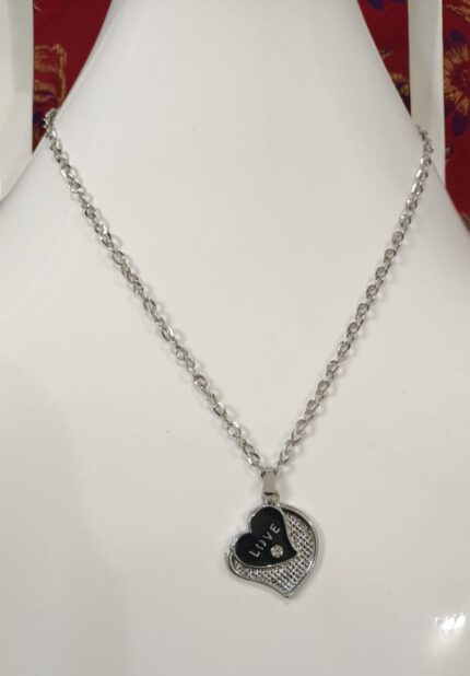 New Silver Chain with Zircon Love Heart Locket/Pendants/Necklace for Girls