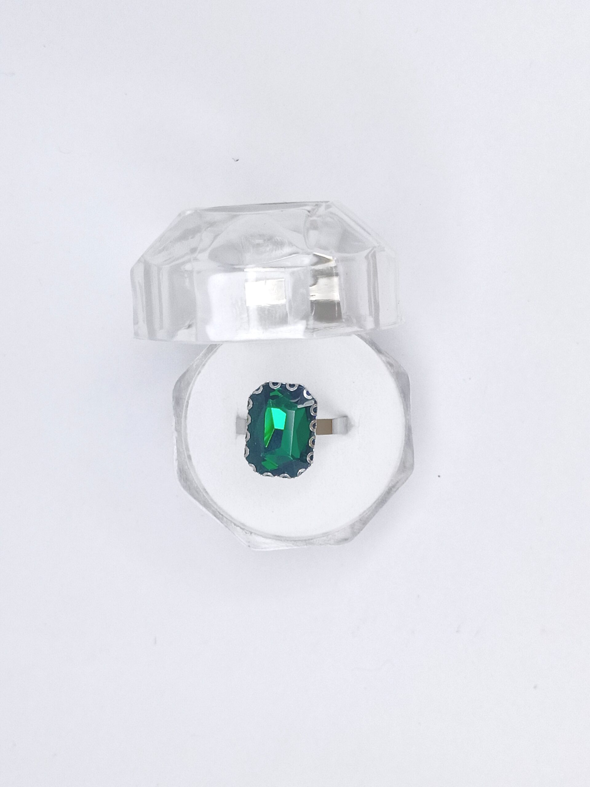 947300c0d946e7aa978844411acc114d New Stylish Stone Zircon Ring / For Girls and Women (Silver Chandi Color) Ring - Packed in Beautiful Gift Box - Image 1