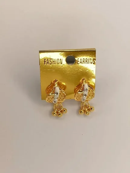 1 Pair of Golden Earrings - Stylish Hooks Base Earrings / For Girls and Women - Trendy Style